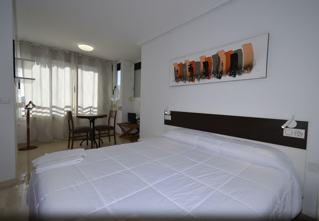 Apartamento en Benidorm - PINTOR ROSALES  (3 DORMITORIOS)