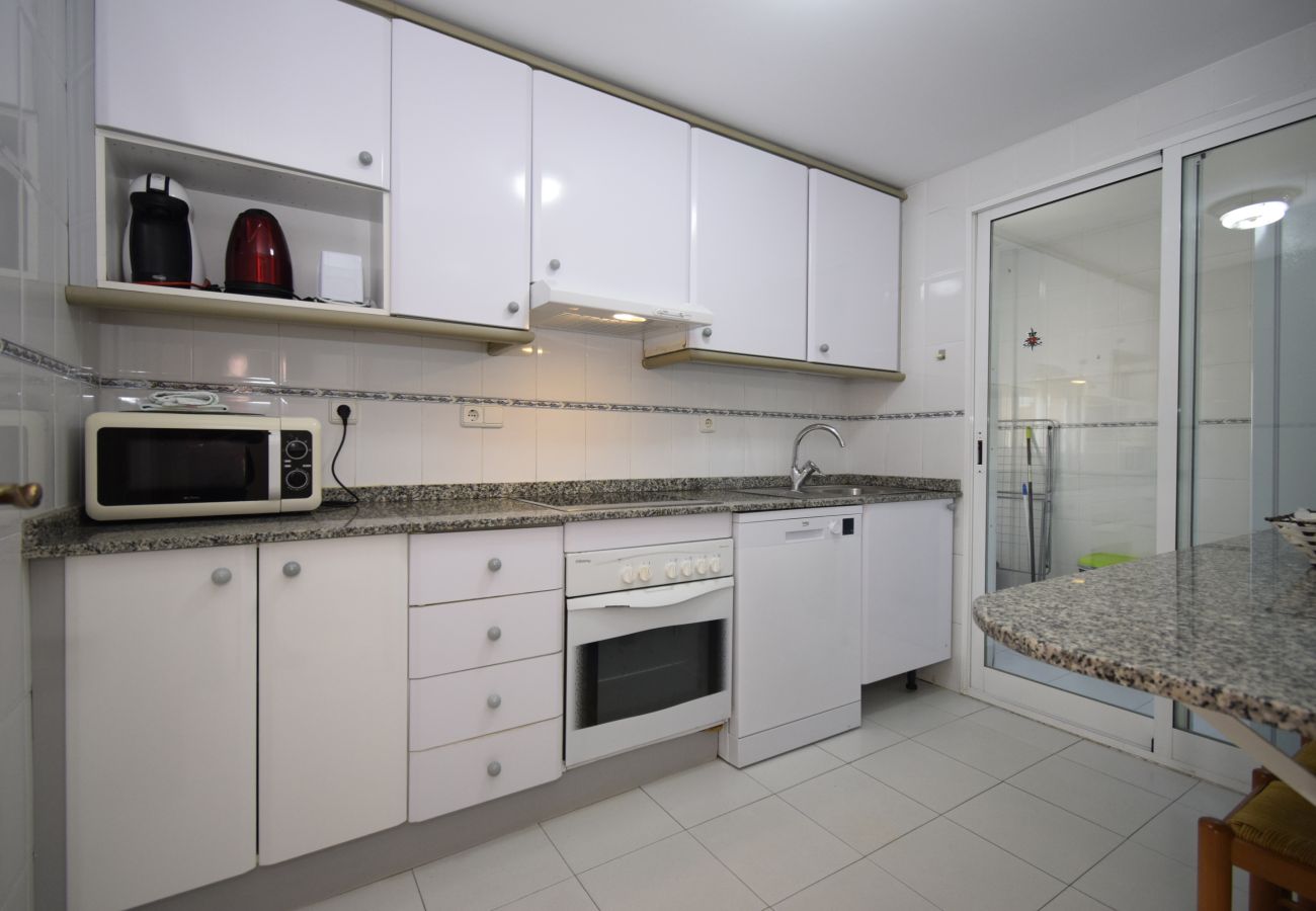 Apartamento en Benidorm - PINTOR ROSALES  (3 DORMITORIOS)