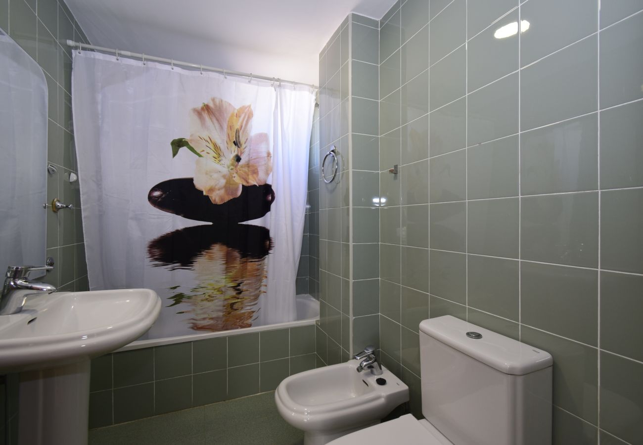 Apartamento en Benidorm - PINTOR ROSALES  (3 DORMITORIOS)