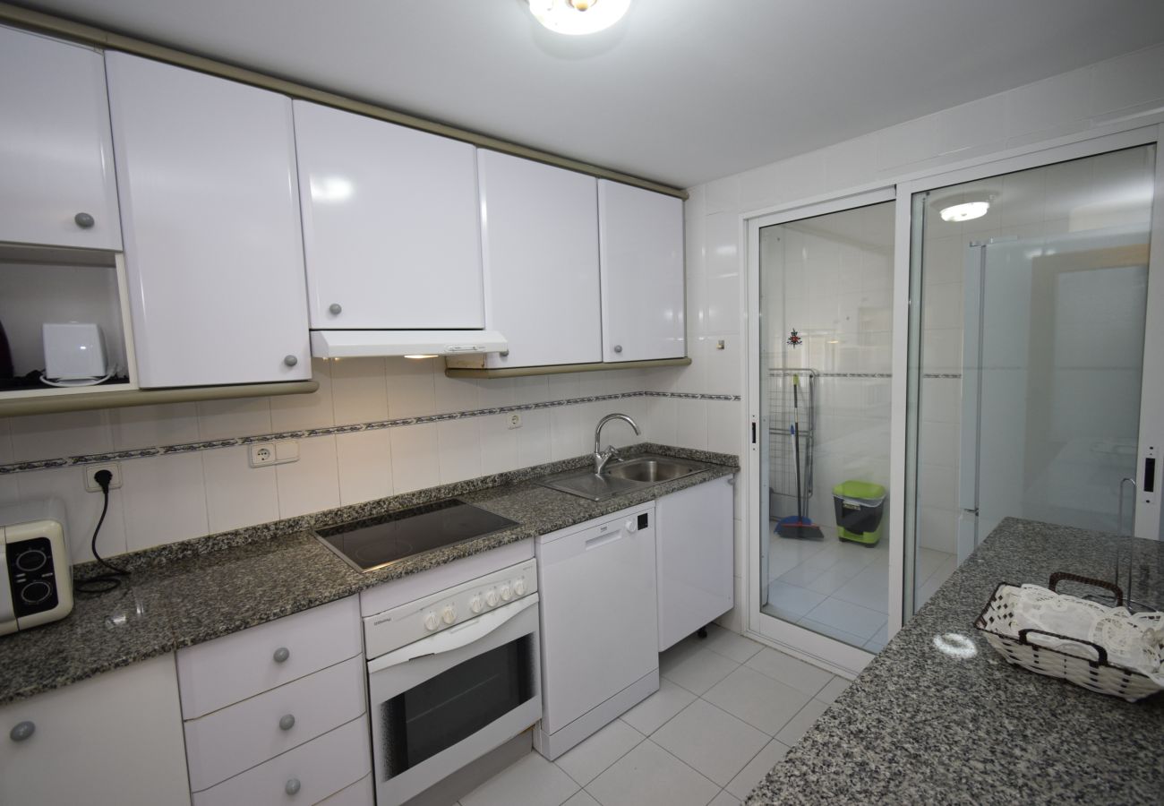 Apartamento en Benidorm - PINTOR ROSALES  (3 DORMITORIOS)